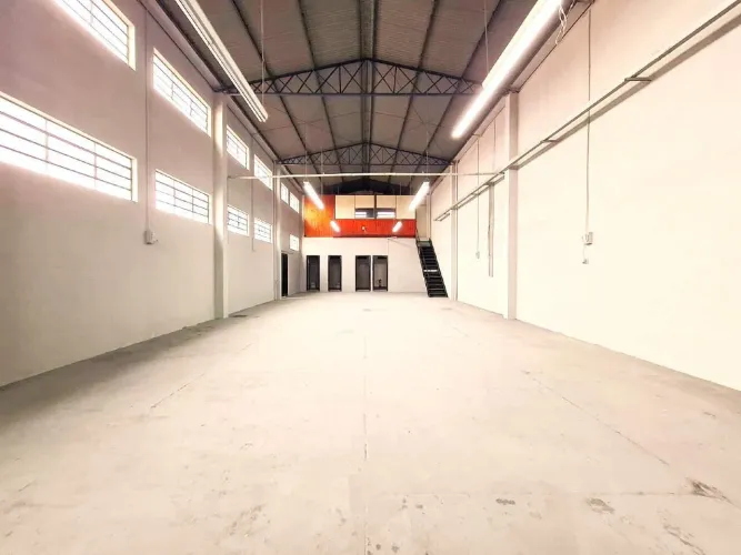 Barracão 236 m² Parque Hipólito