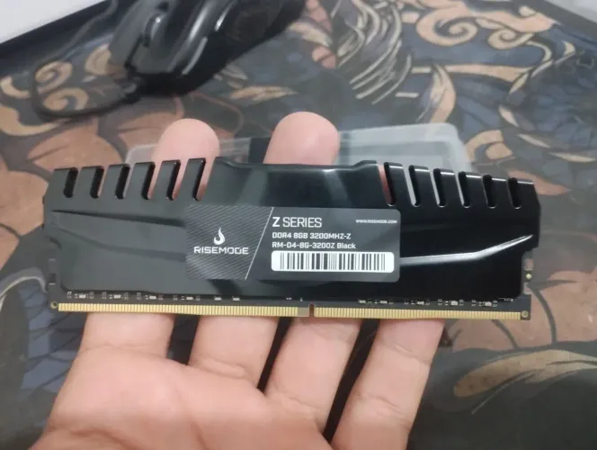 MEMORIA RAM RISE 8GB / 3200MHZ / C16