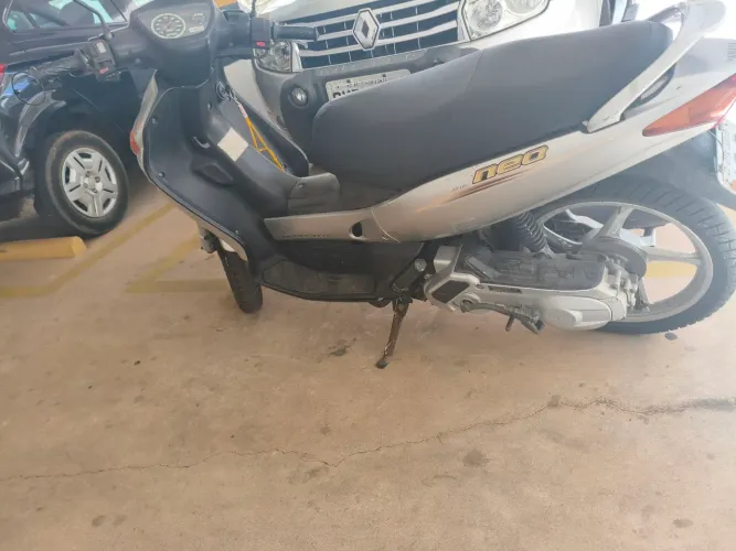 Vendo moto neo super conservada moto de mulher só pegar e andar