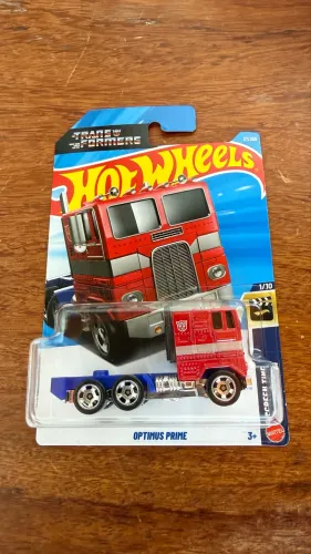 Hot Wheels Transformers Optimus Prime