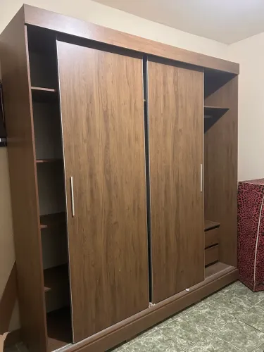 GUARDA ROUPA (sem uma porta/espelho)