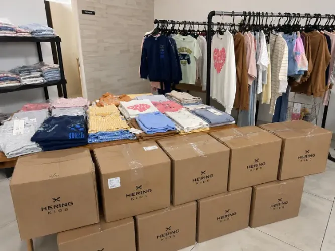 Estoque roupas infantis
