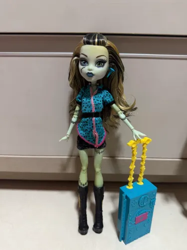 Boneca Monster High - Frankie Stein Scaris G1
