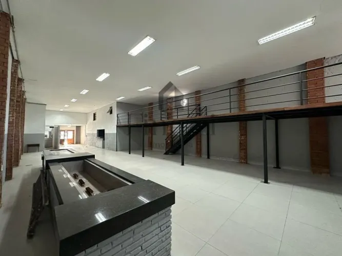 Loja/ depósito com 387mt pronta para restaurante no bairro São João.