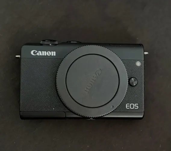 Canon Eos M200 - Corpo + Acessórios - Para Conserto/Peças
