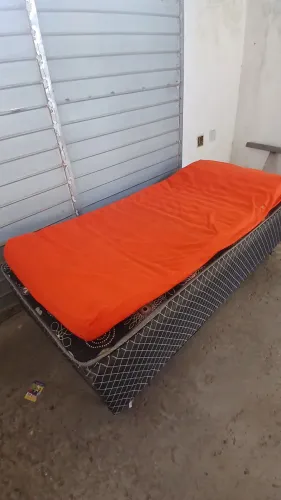 Vendo cama box solteiro com colchão