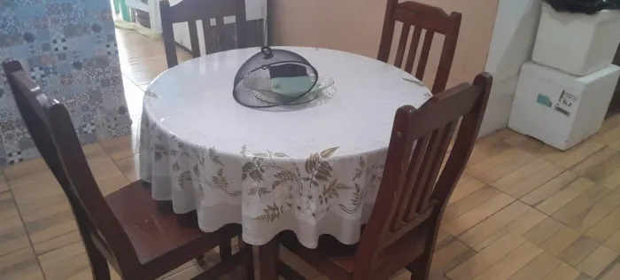 Conjunto Mesa e Cadeiras