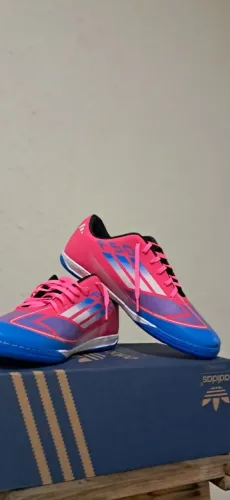 Chuteira adidas F50 de futsal, 4 jogos de uso