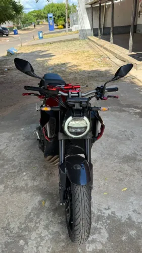 Honda CB 650R 2024 - Impecável