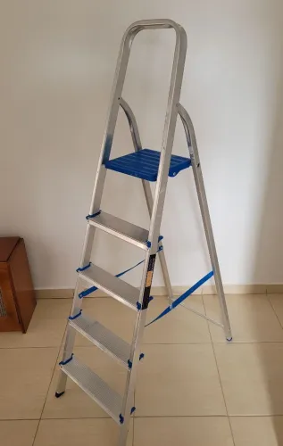 Escada de alumínio 5 Degraus