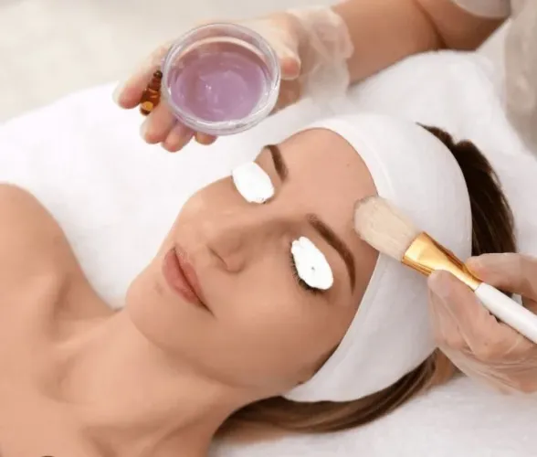 Limpeza de pele! Compre 1 produto e ganhe uma limpeza de pele!
