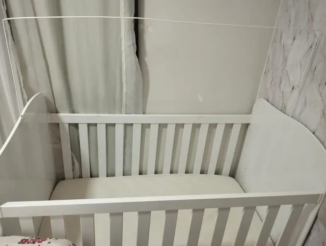 BERÇO INFANTIL COM COLCHÃO SEMINOVOS
