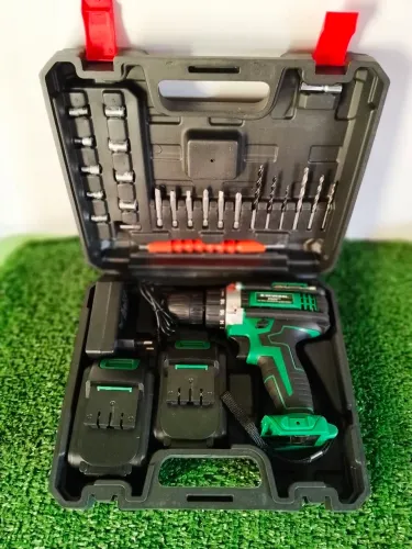 Parafusadeira e furadeira 2 bateria 21v nova