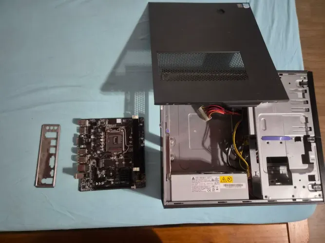 Gabinete slim e placa-mãe 1155 LEIA DESCRIÇÃO 