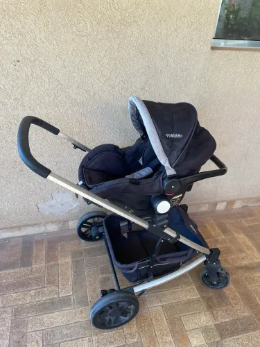 Carrinho e bebê conforto kiddo 