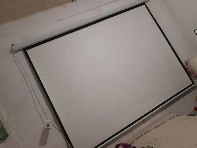 Retroprojetor + tela retrátil de 70 polegadas 1.300 sem choron *