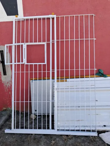 Porta de correr em grade