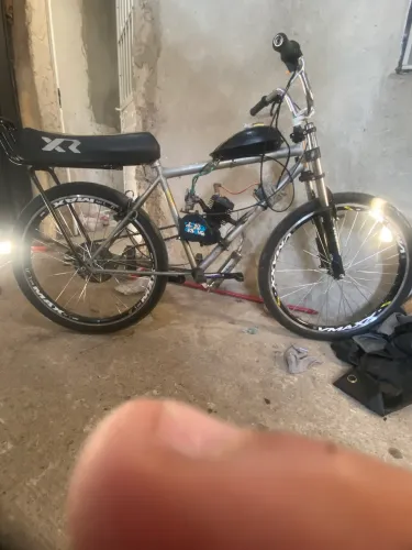 Vendo bicicleta motorizada 2T completa