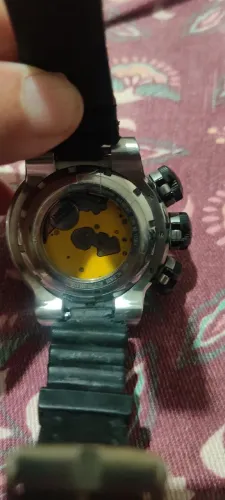 Invicta funcionando normalmente todo em aço a pulseira não é original inox quartz
