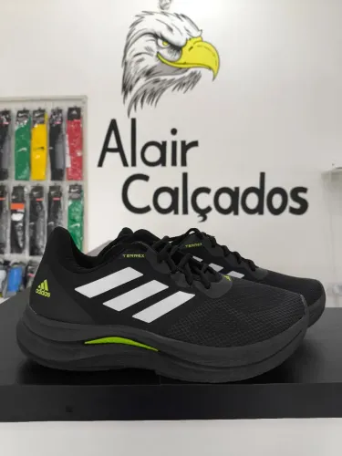 Tênis esportivo