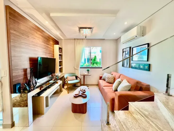 Casa à Venda na Sapiranga | 4 Suítes, Energia Solar e Deck Privativo | Monte Olimpo