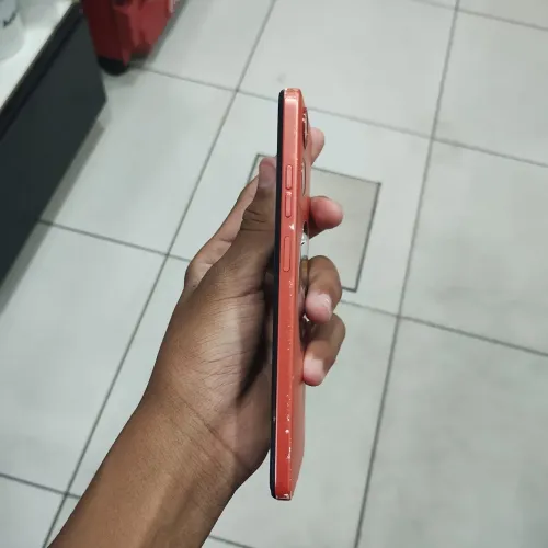 Celular em ótimas condições 128gb único detalhe é a gaveta do chip