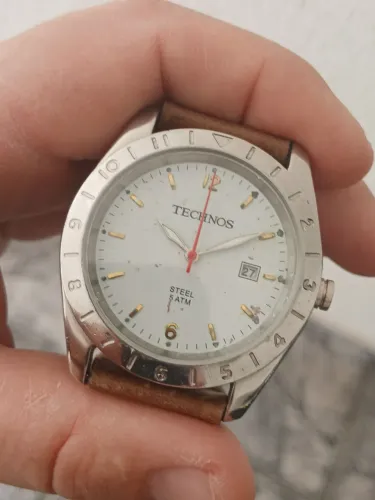 Relógio antigo TECHNOS STEEL social clássico quartz seminovo, estudo trocas.