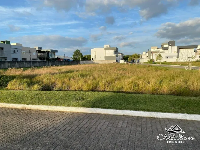 Terreno à Venda no Condomínio Caminho do Engenho I - Campeche, Florianópolis