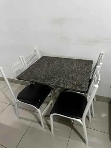 Mesa de Jantar 4 Cadeiras
