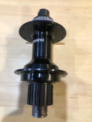 Cubo Shimano Bosst MT510-B 28f