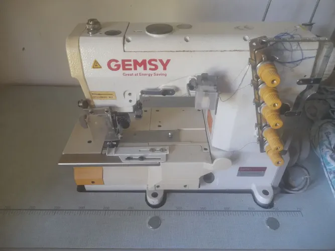 Máquina colarete(Galoneira)Gemsy com motor eletronico silencioso(direct drive)