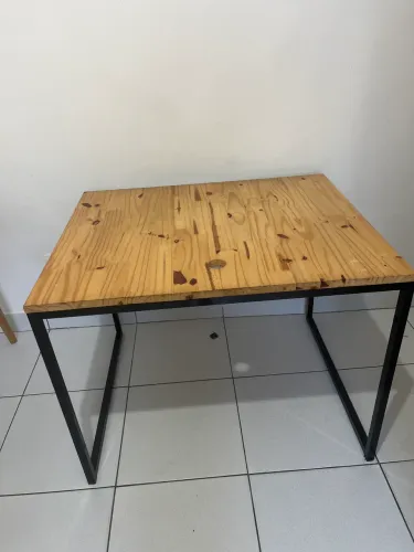 Mesa de computador e estudo
