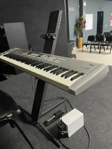 Estante de teclado. Suporte para 2 (dois) teclados marca Stay