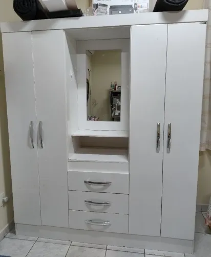 Guarda-roupa branco