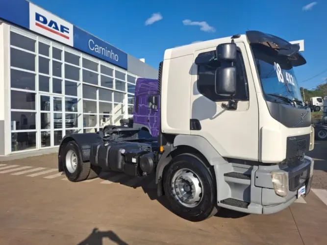 VOLVO VM 330 4x2