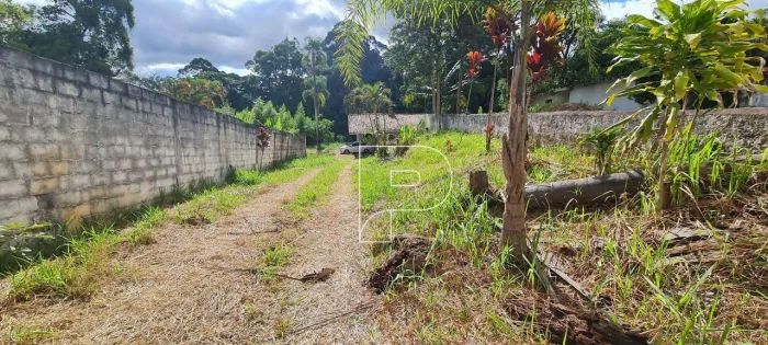 Área com 3.800m² para incorporação km 22,8 , Granja Viana, estuda parceria.