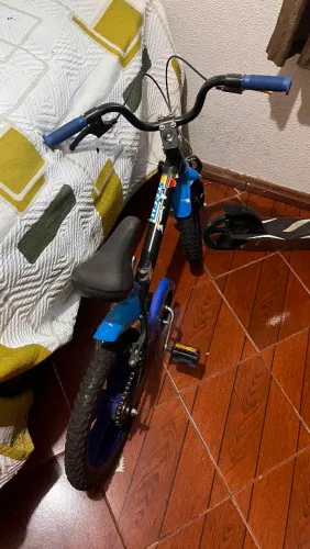 Bicicleta infantil - Ótima para aprender a andar