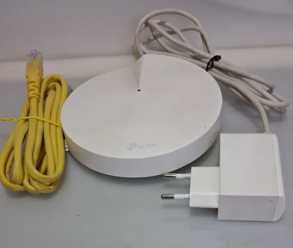 Roteador Deco M5. Usado. Testado e funcionando perfeitamente. Com fonte e cabo.
