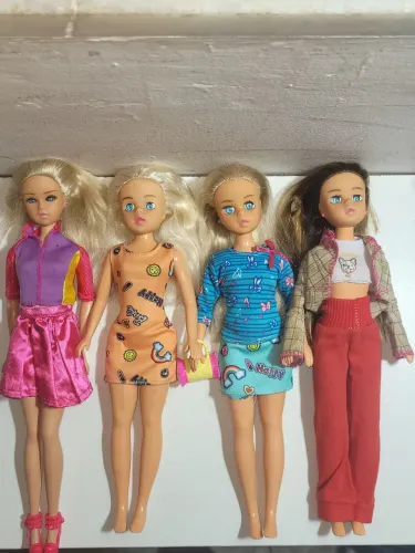 Lote Quatro Bonecas Susi | Anos 2000 - Colecionáveis 