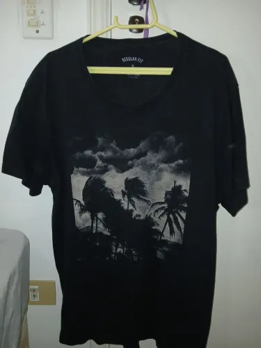 Camiseta Preta Estampa Coqueiros / Tropical - G
