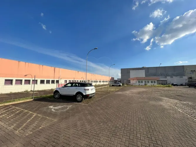 Prédio comercial para locação com 4 salas na Zona Oeste de Londrina