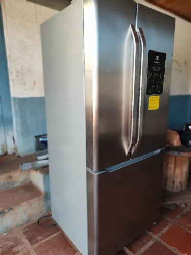 Refrigerador Side By Side com Freezer invertido
