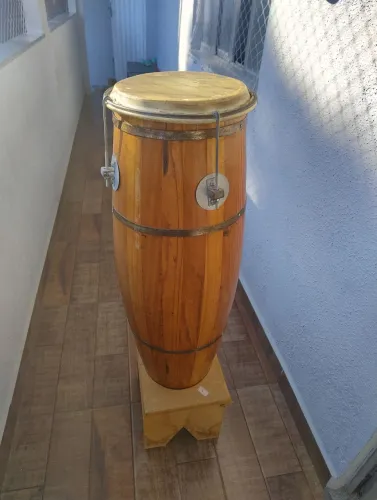 Atabaque com suporte
