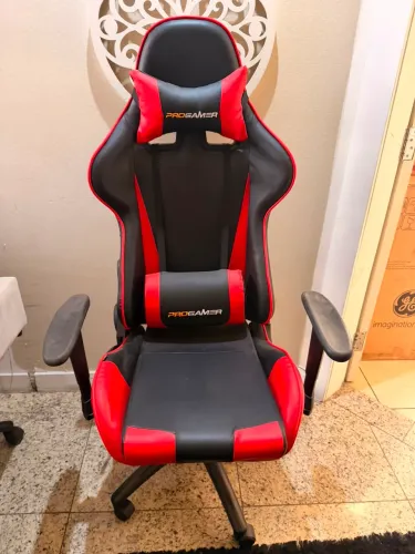 Cadeira pro gamer . Cores :vermelho e amarelo