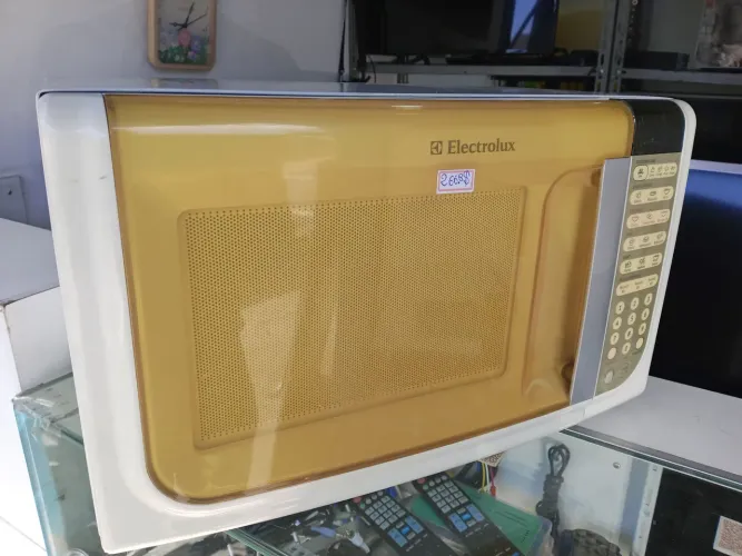 MICROONDA MARCA ELECTROLUX MODELO MEF41..1600 WT 