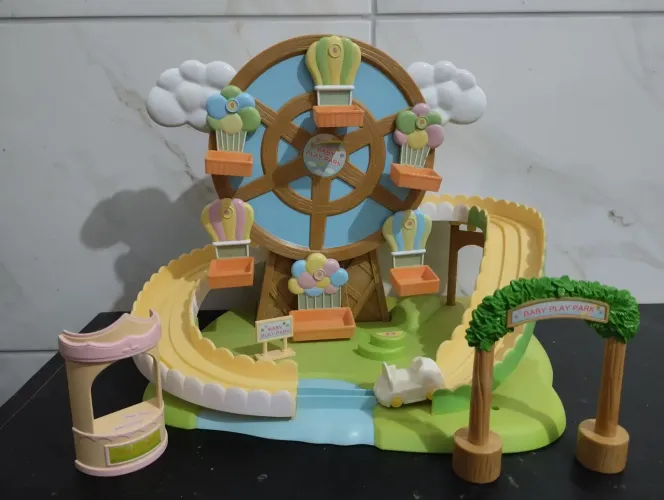 Sylvanian families amusement park vintage