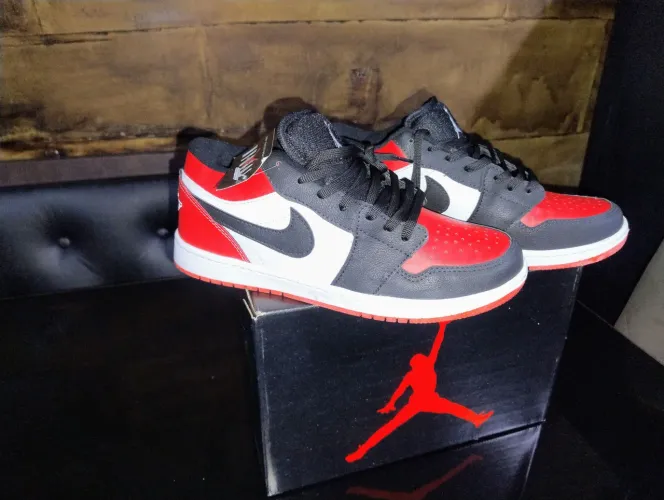 Tênis Air Jordan 1 tricolor tamanho 42 novo