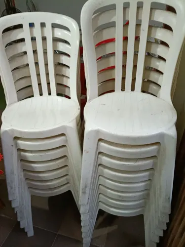 Cadeiras plásticas 