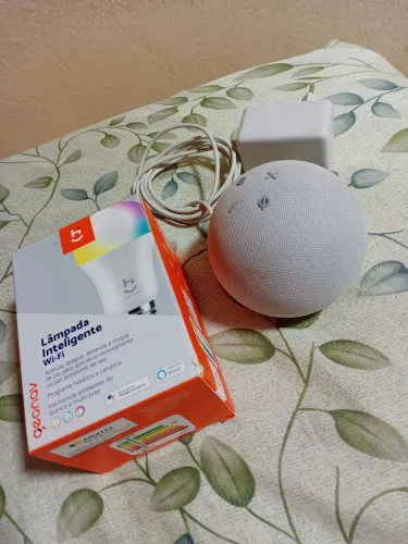 Alexa com Lâmpada Inteligente
