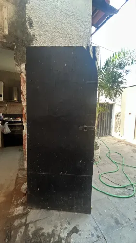 Portão de ferro preto usado - 2,09m X 0,86m